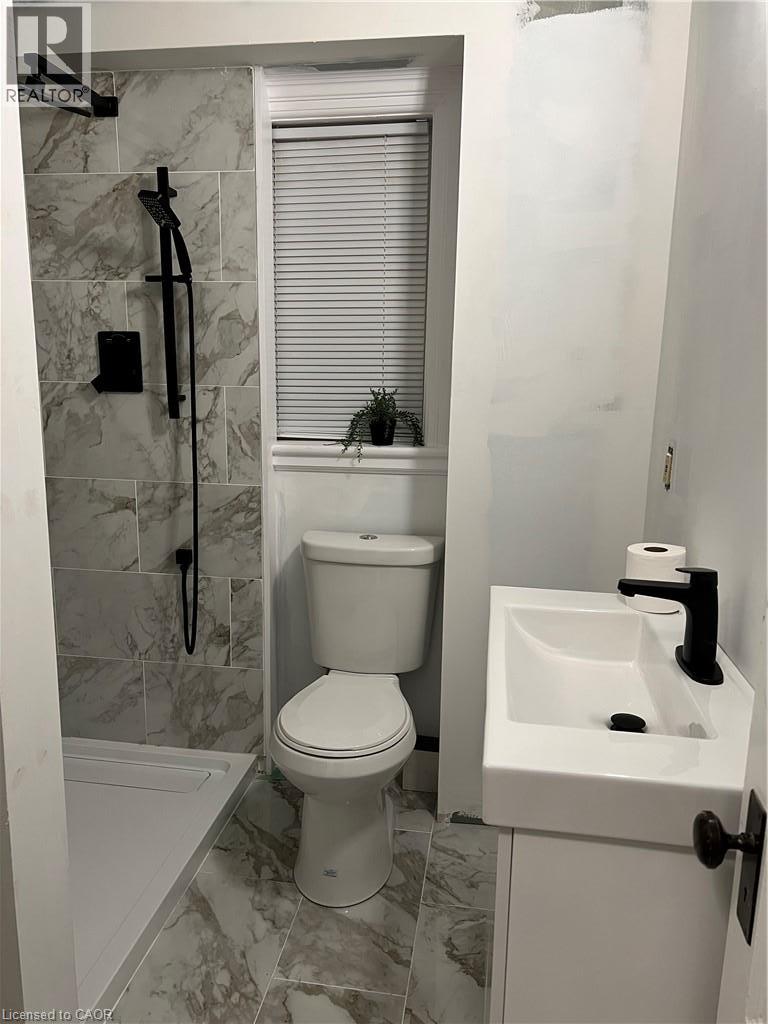 16 Alma Street N Property Photo 21