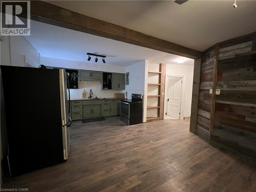 16 Alma Street N Property Photo 31