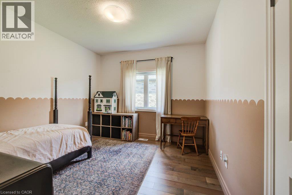 24 Gilmer Crescent Property Photo 12