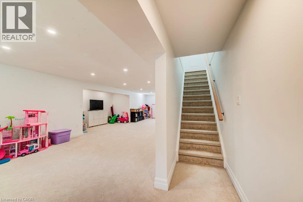 24 Gilmer Crescent Property Photo 35