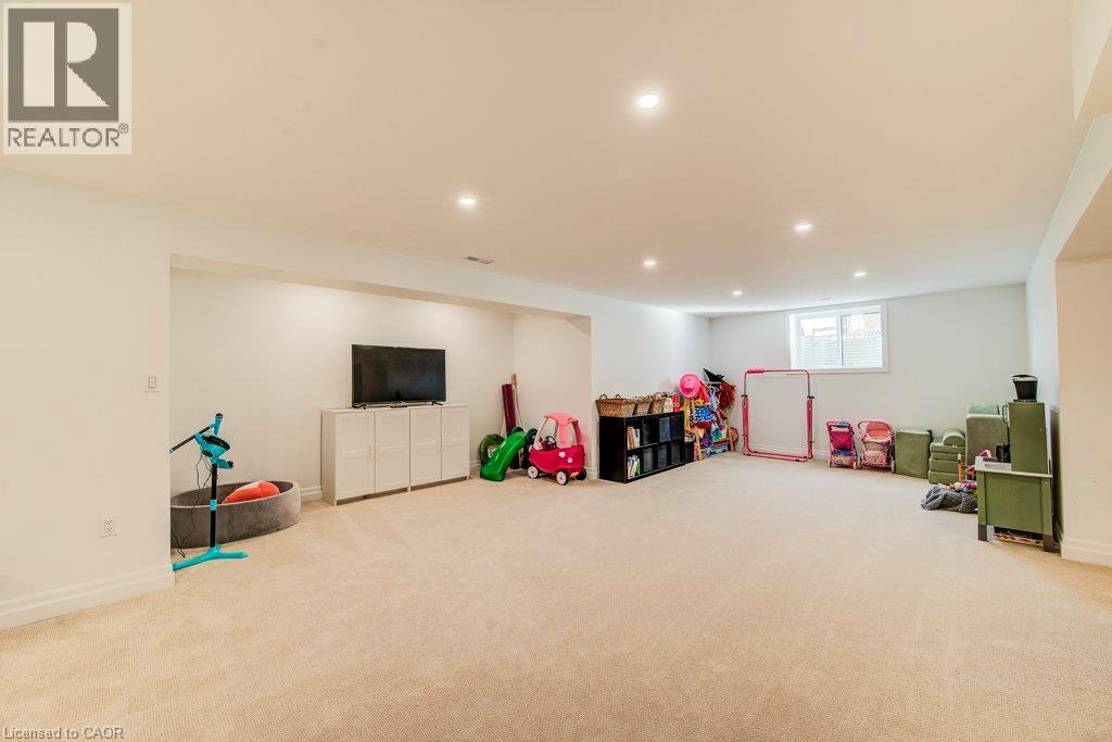 24 Gilmer Crescent Property Photo 37