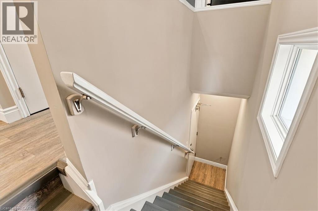 17 Eby Street S Unit# Upper Property Photo 4