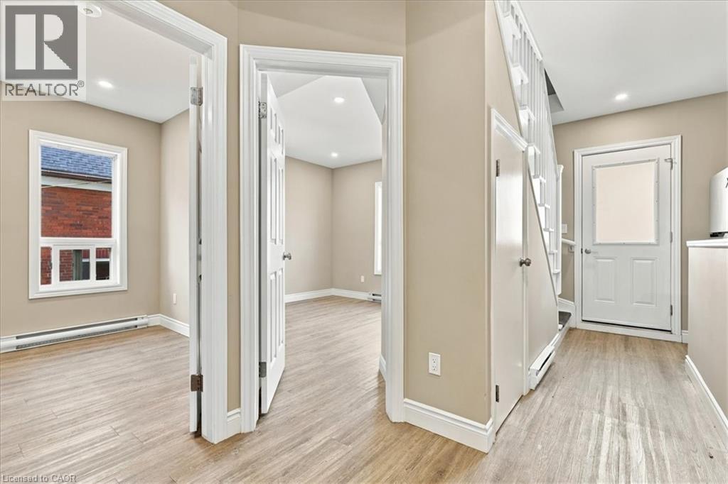 17 Eby Street S Unit# Upper Property Photo 10