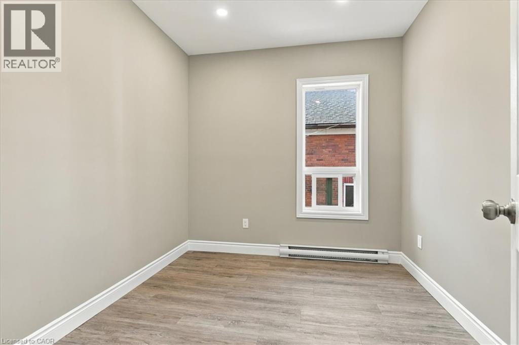 17 Eby Street S Unit# Upper Property Photo 11