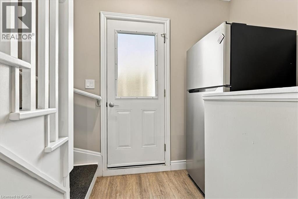 17 Eby Street S Unit# Upper Property Photo 14