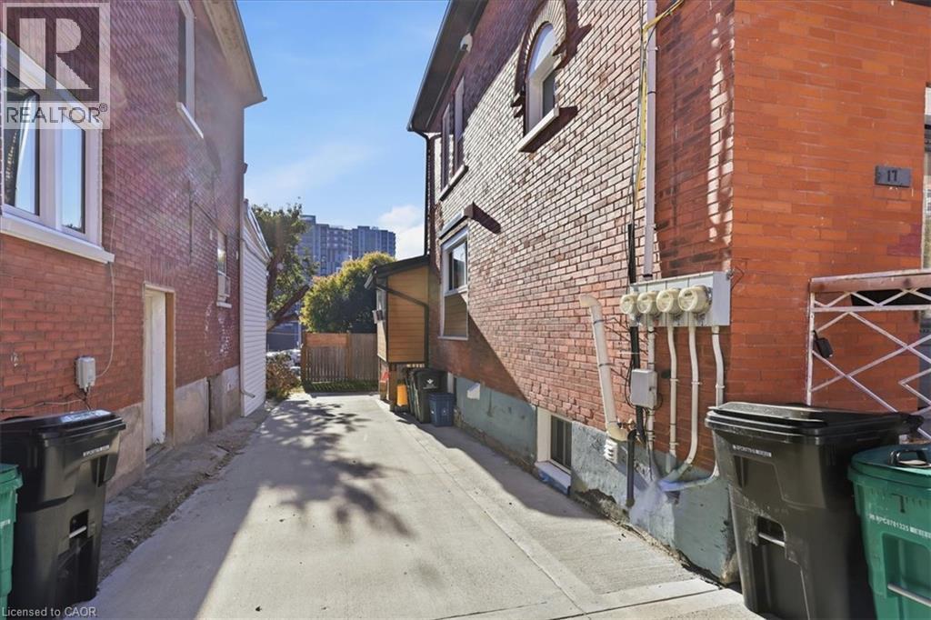 17 Eby Street S Unit# Upper Property Photo 19