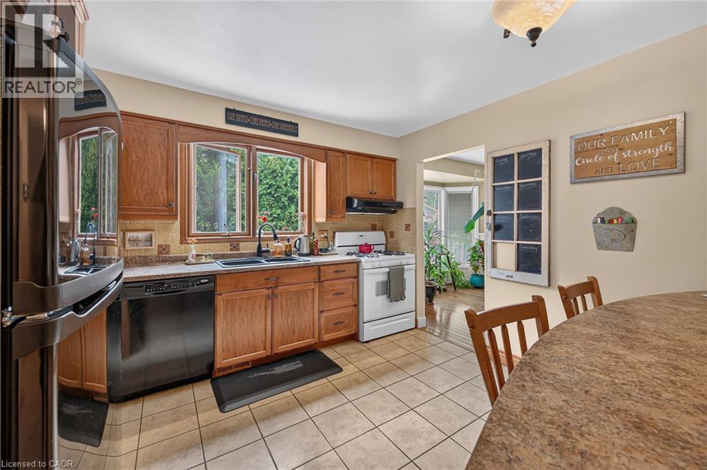 108 Temperance Street E Property Photo 15
