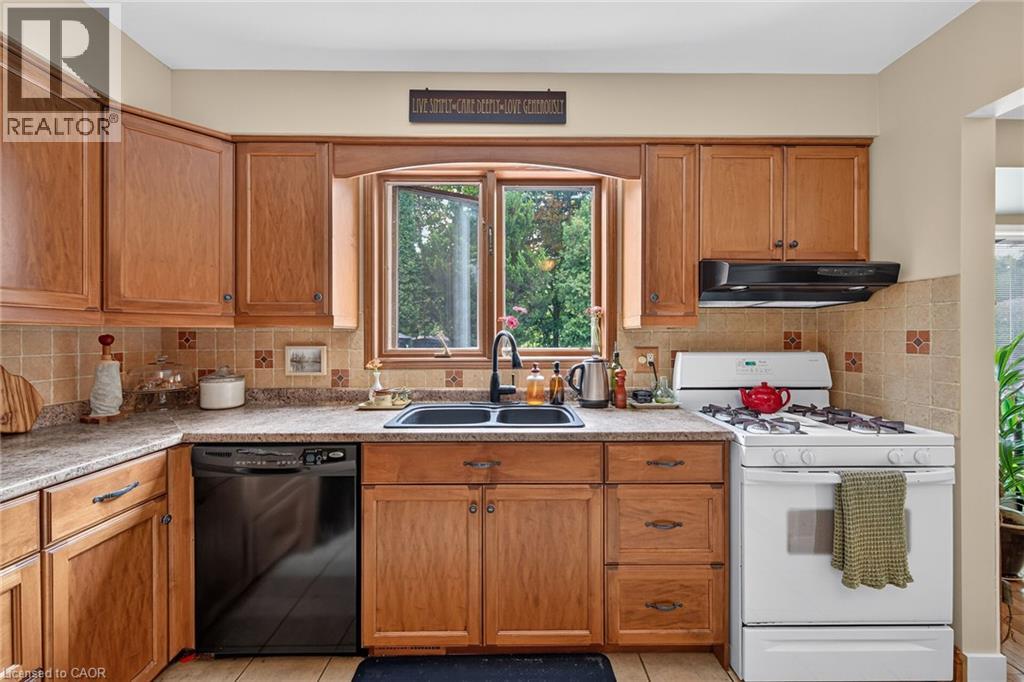 108 Temperance Street E Property Photo 16