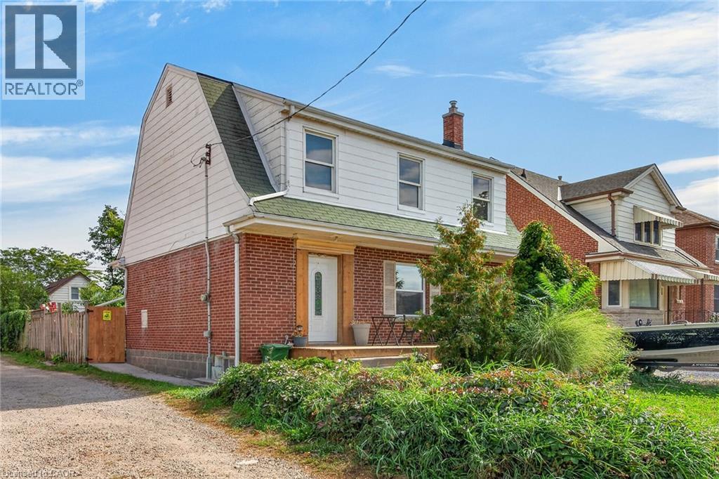 111 Kenilworth Avenue S Property Photo 1
