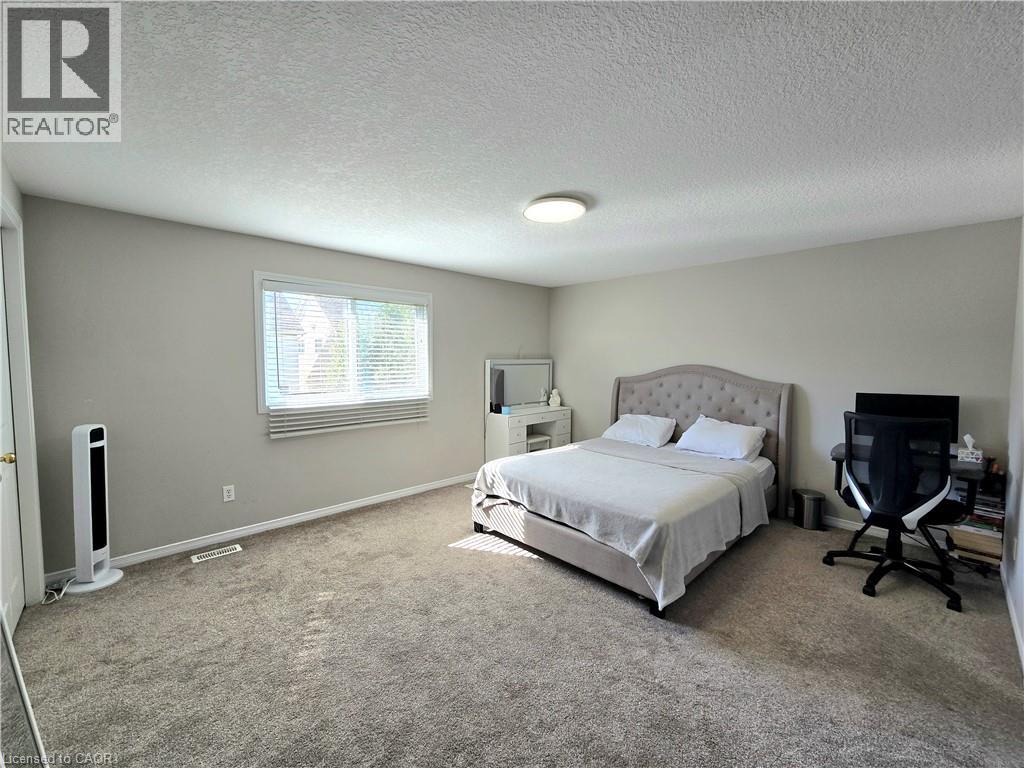 286 Sophia Crescent Property Photo 15