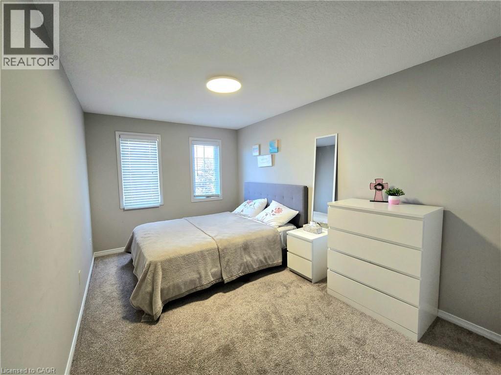 286 Sophia Crescent Property Photo 17