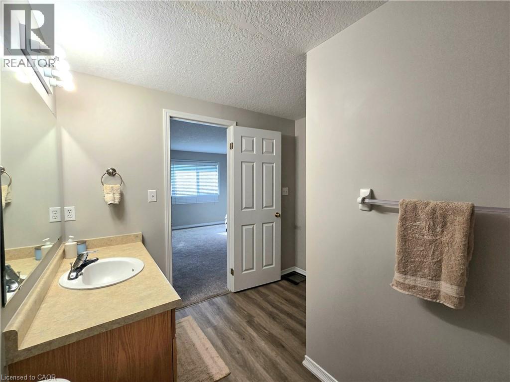 286 Sophia Crescent Property Photo 24