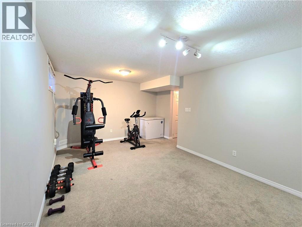 286 Sophia Crescent Property Photo 30