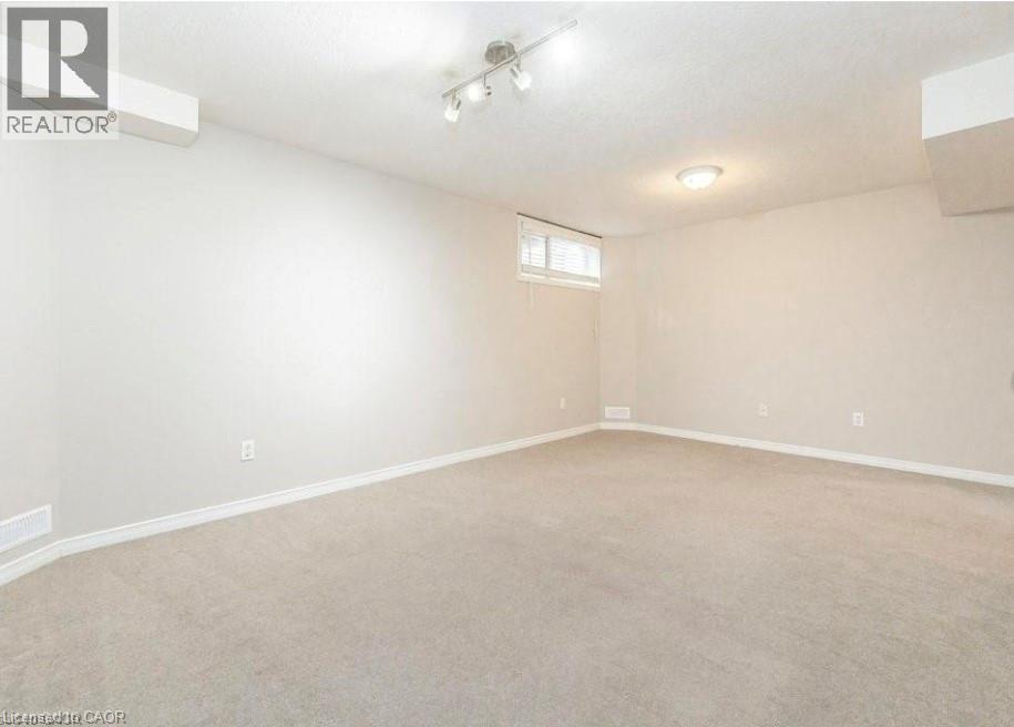 286 Sophia Crescent Property Photo 32