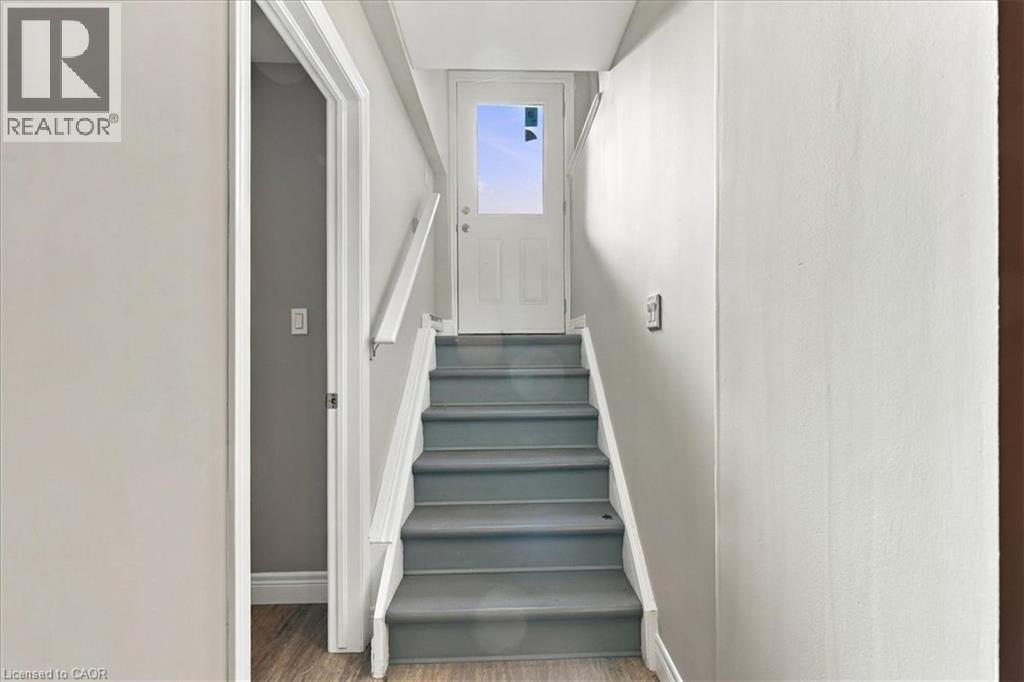 17 Eby Street S Unit# Lower Property Photo 3