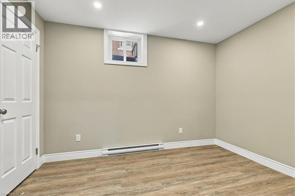 17 Eby Street S Unit# Lower Property Photo 11