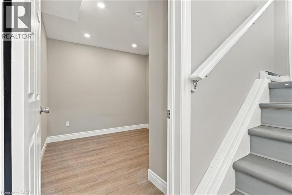 17 Eby Street S Unit# Lower Property Photo 13