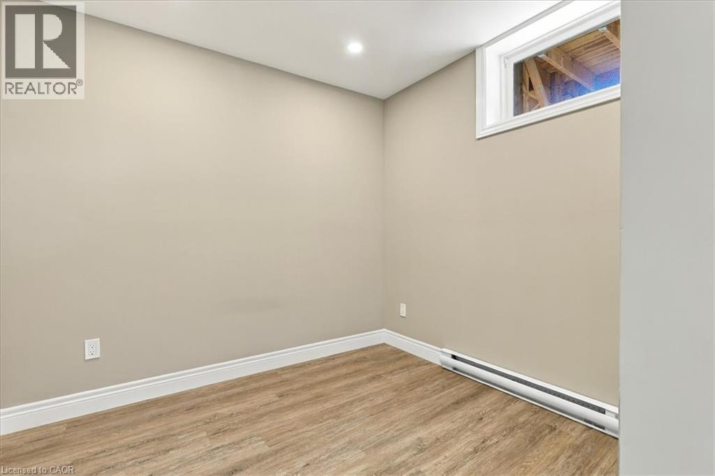 17 Eby Street S Unit# Lower Property Photo 14