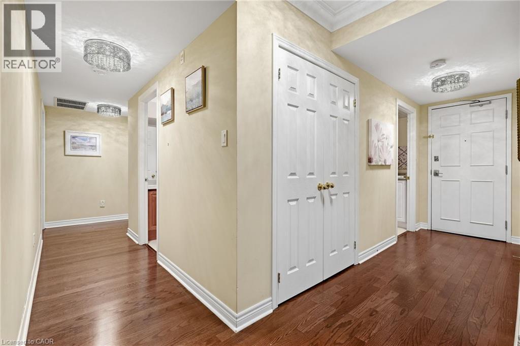 390 Upper Middle Road Unit# 301 Property Photo 5