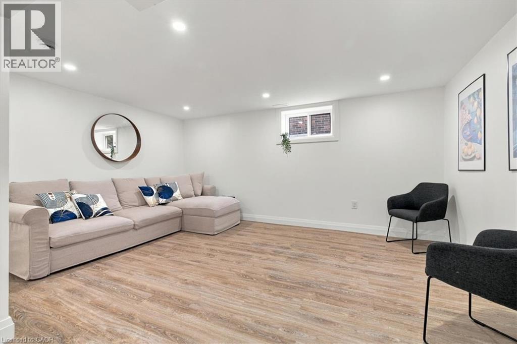 212 West 33rd Street Property Photo 6