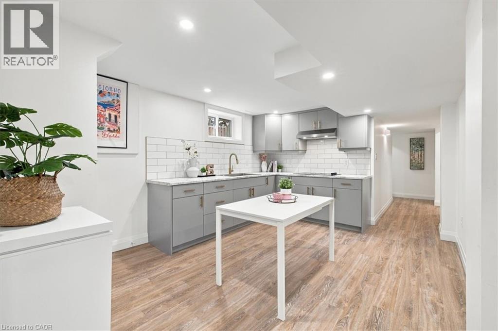 212 West 33rd Street Property Photo 7