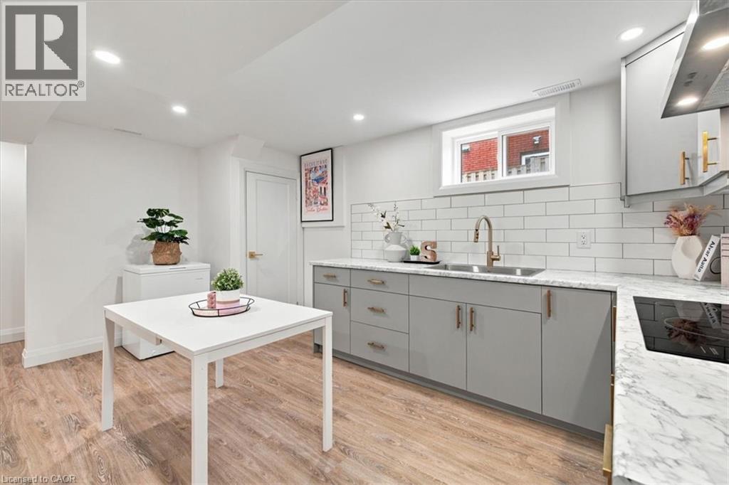 212 West 33rd Street Property Photo 8