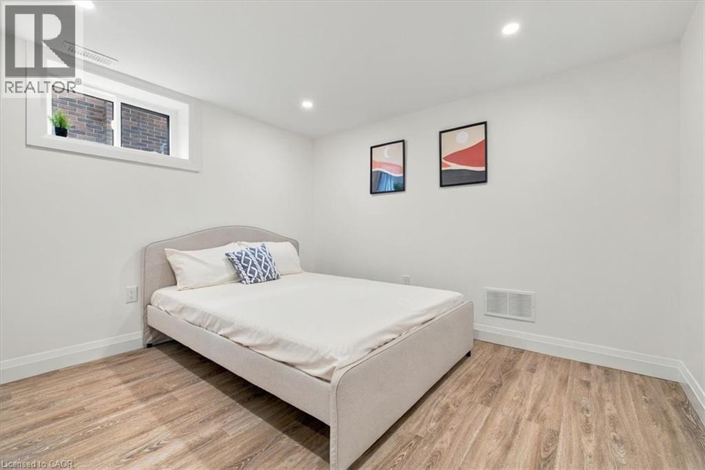 212 West 33rd Street Property Photo 12