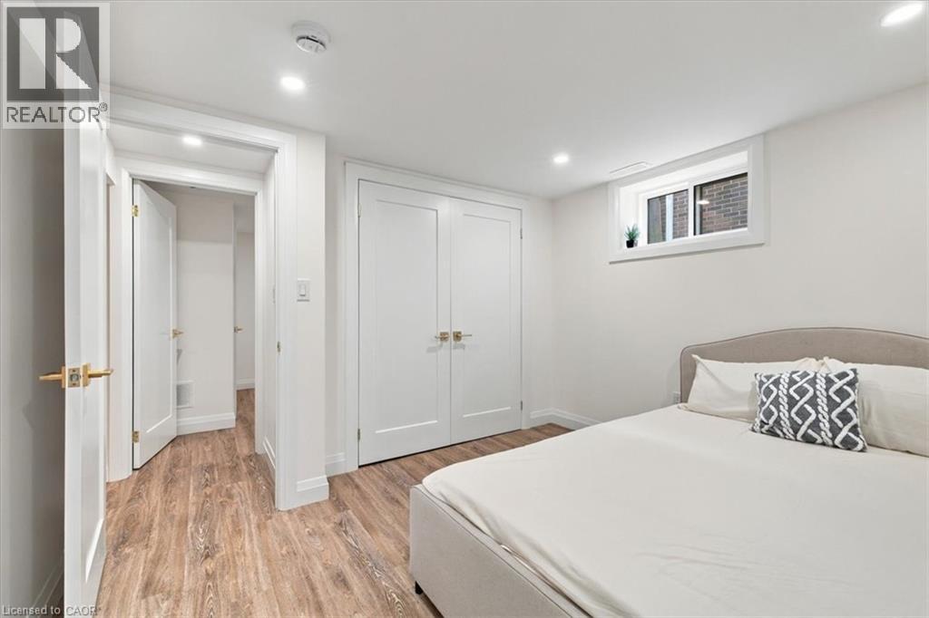 212 West 33rd Street Property Photo 13