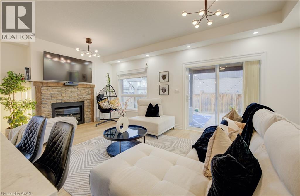 275 Falconridge Drive Photo de la propriété 1