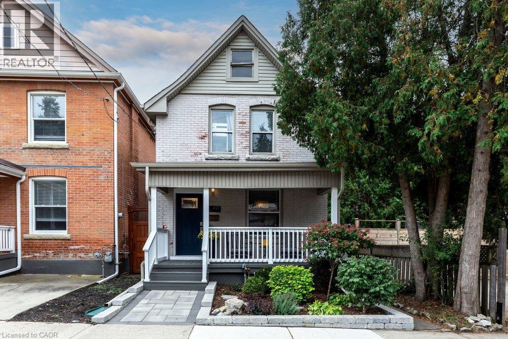 427 JACKSON Street W Property Photo 1