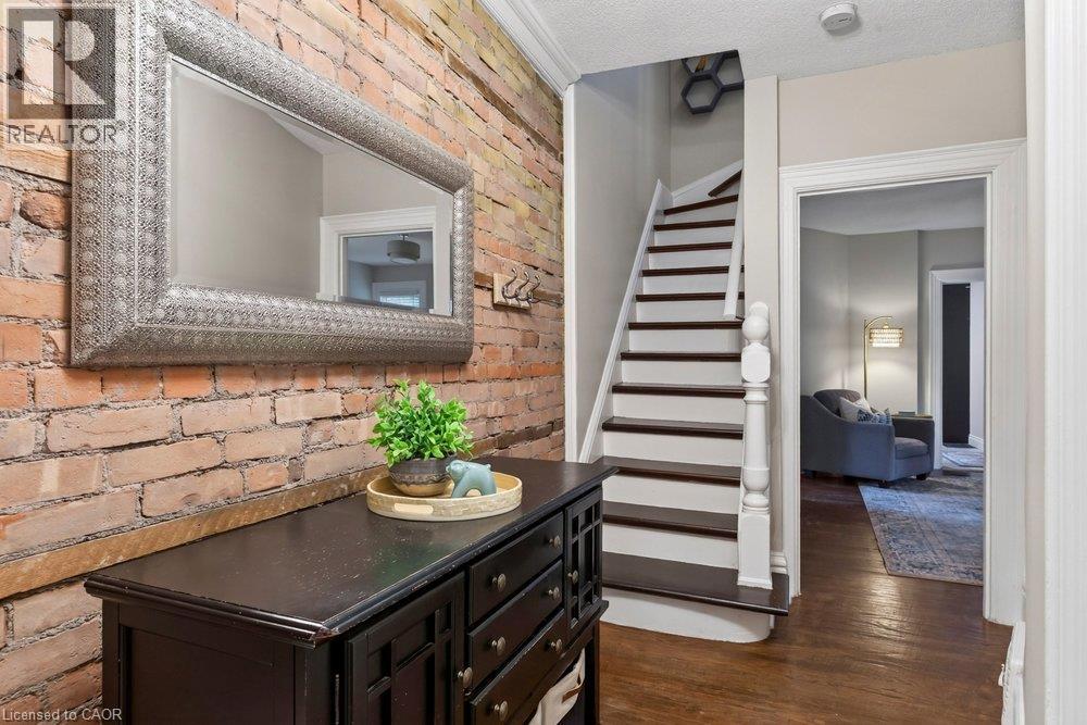 427 Jackson Street W Property Photo 5