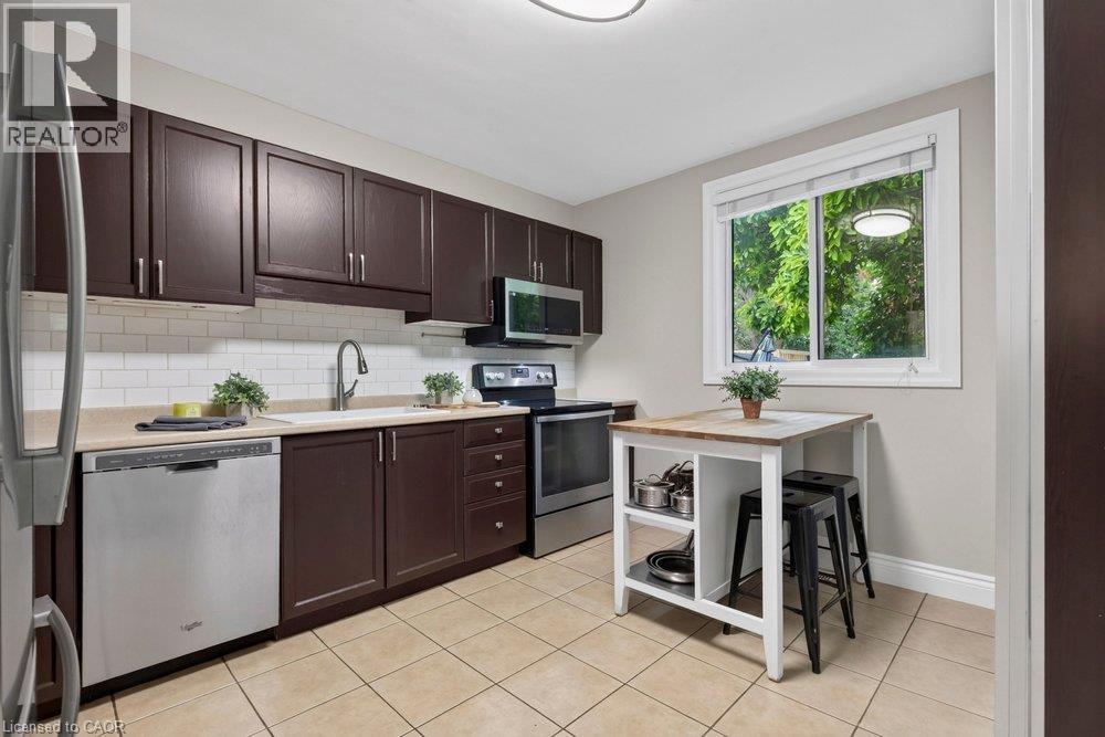 427 Jackson Street W Property Photo 11