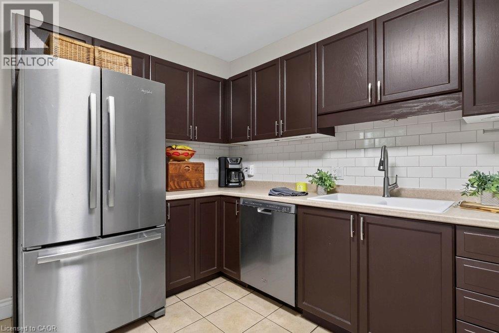 427 Jackson Street W Property Photo 13