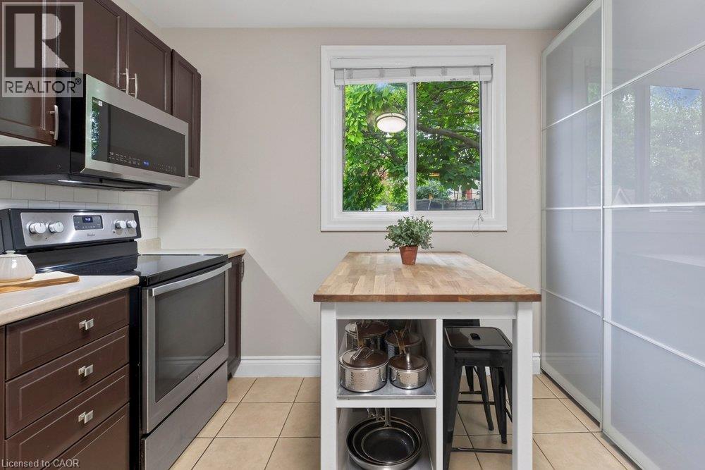 427 Jackson Street W Property Photo 14