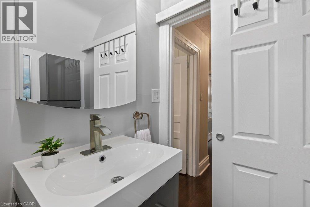427 Jackson Street W Property Photo 19