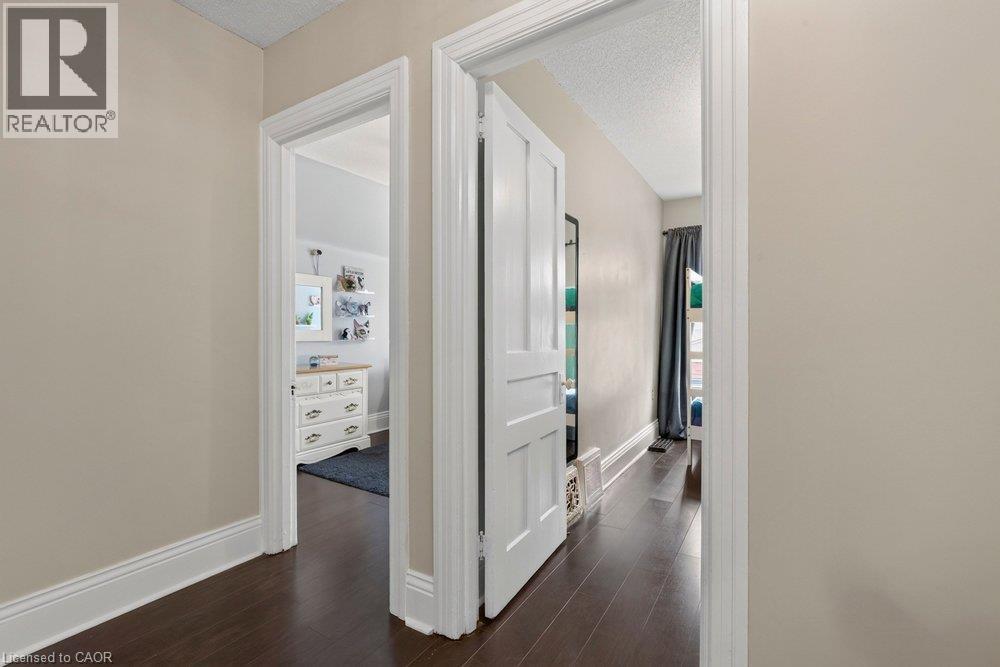 427 Jackson Street W Property Photo 20