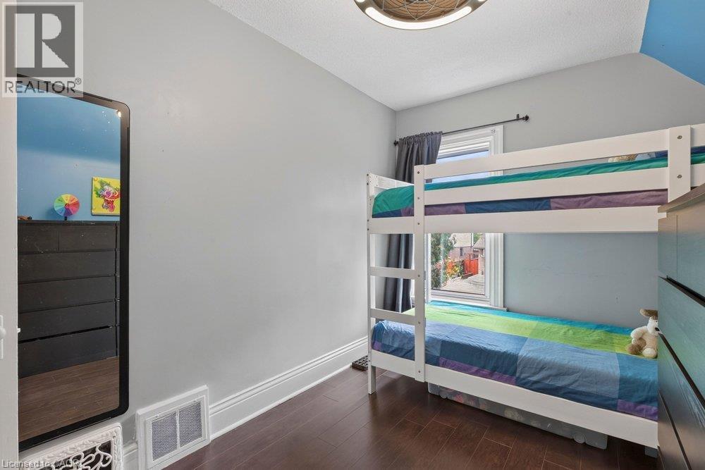 427 Jackson Street W Property Photo 22