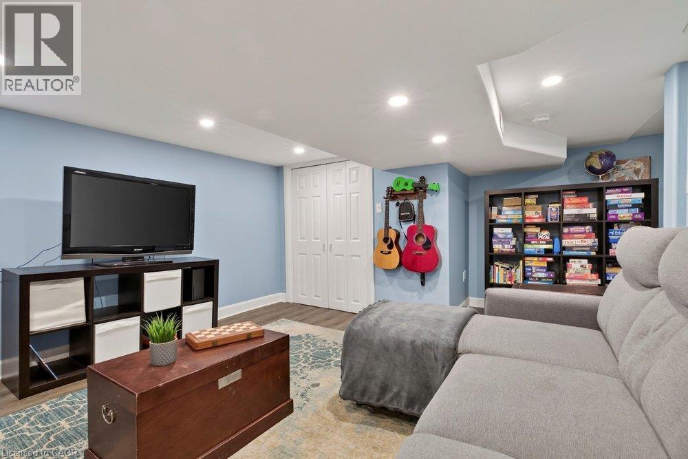 427 Jackson Street W Property Photo 26