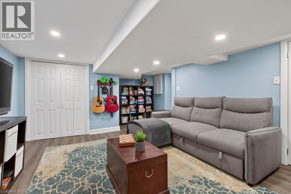427 Jackson Street W Property Photo 27