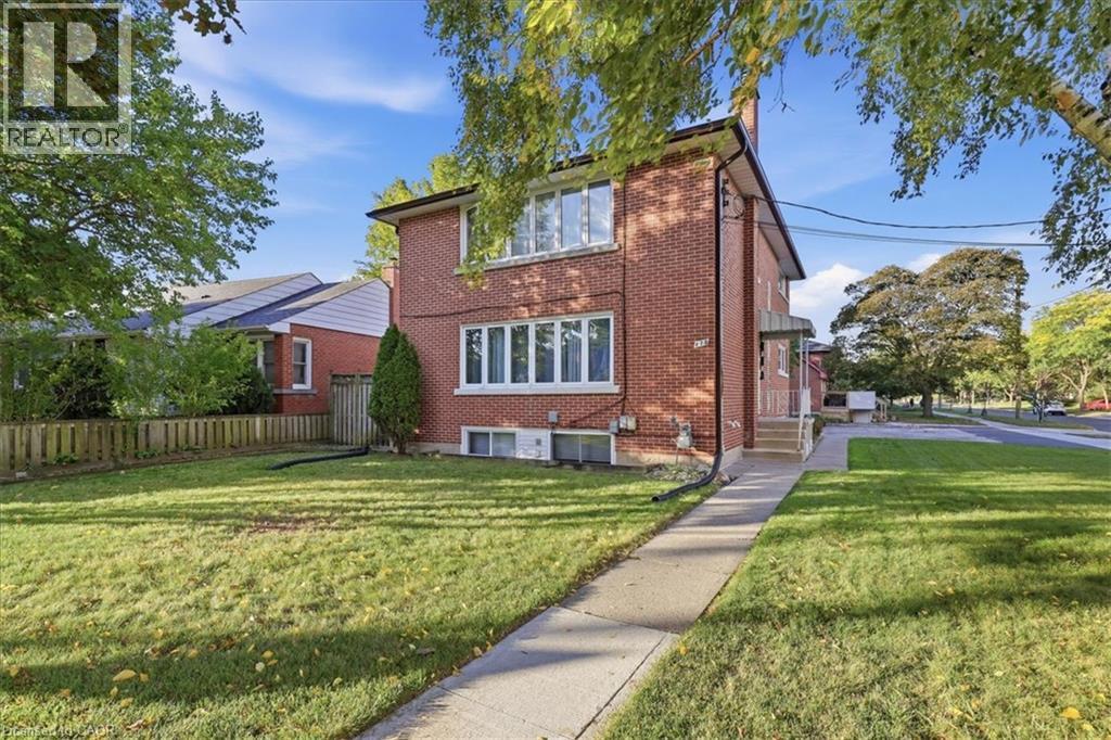 115 Roxborough Avenue Property Photo 1