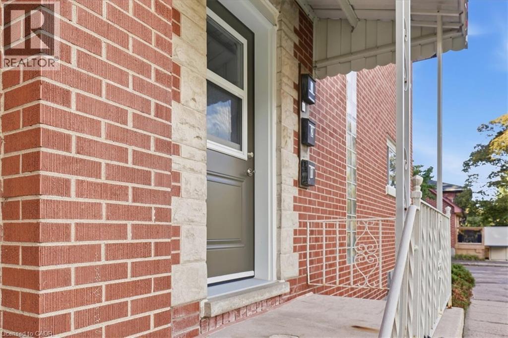 115 Roxborough Avenue Property Photo 3