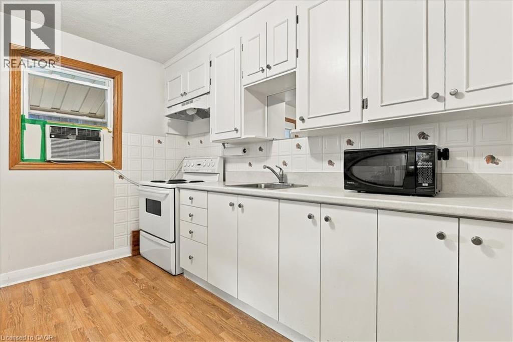 115 Roxborough Avenue Property Photo 11