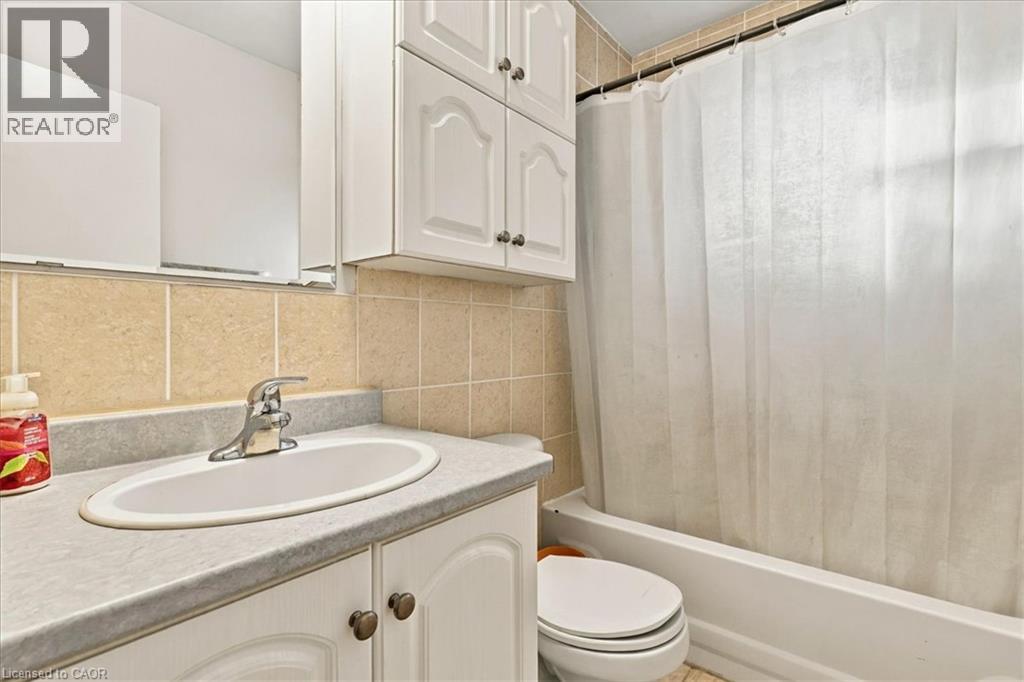 115 Roxborough Avenue Property Photo 15