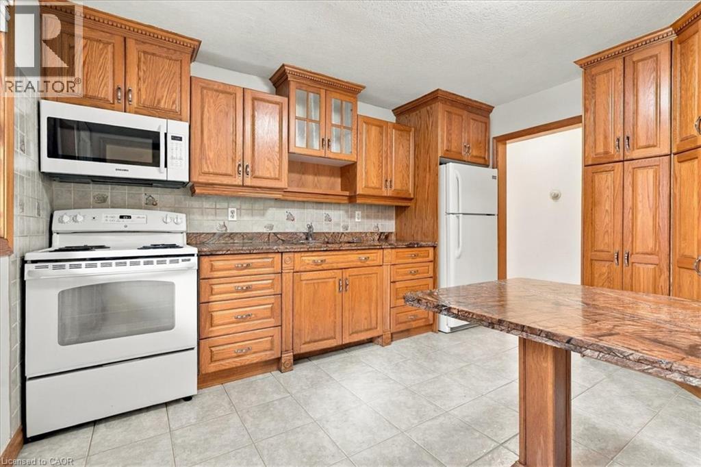 115 Roxborough Avenue Property Photo 22