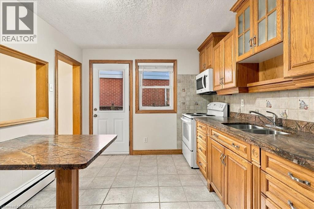 115 Roxborough Avenue Property Photo 26