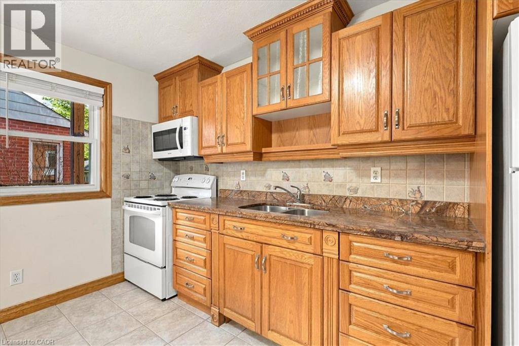 115 Roxborough Avenue Property Photo 28
