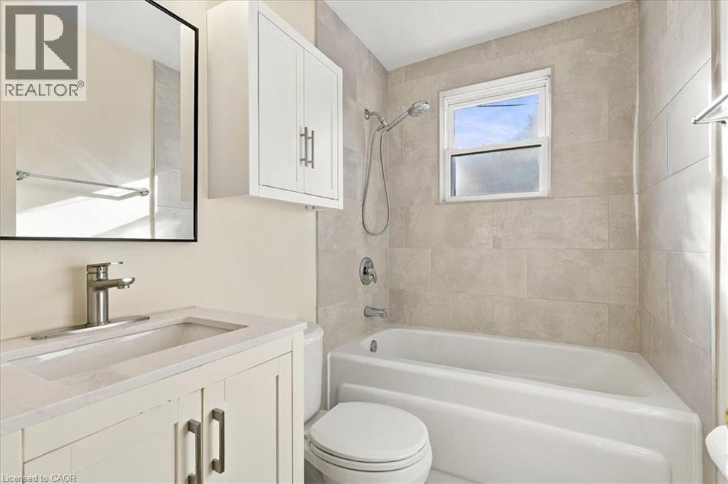 115 Roxborough Avenue Property Photo 31
