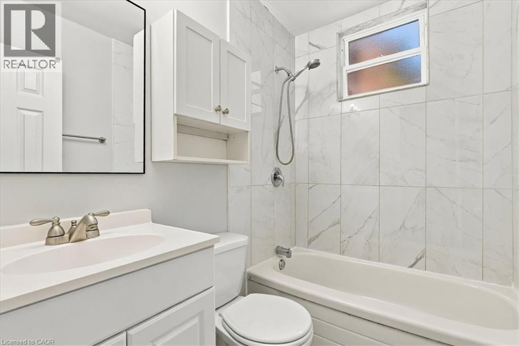115 Roxborough Avenue Property Photo 40