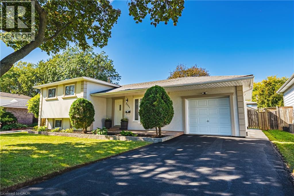 2231 Urwin Crescent Property Photo 1