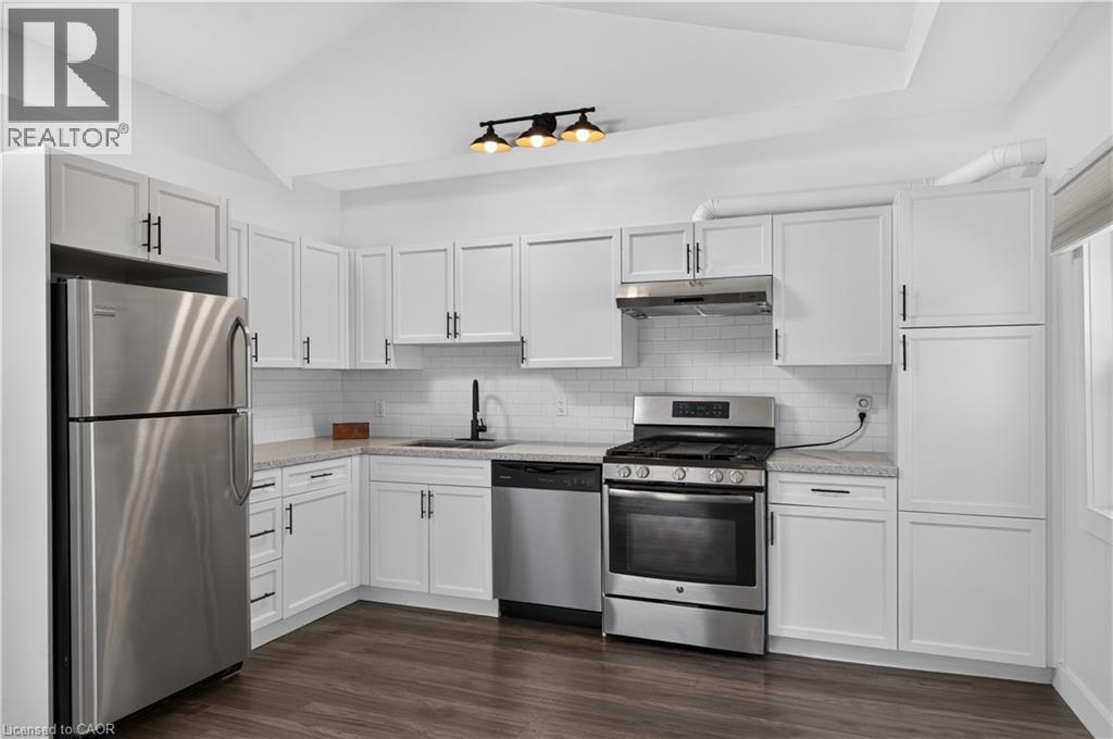 30 Ray Street N Property Photo 6